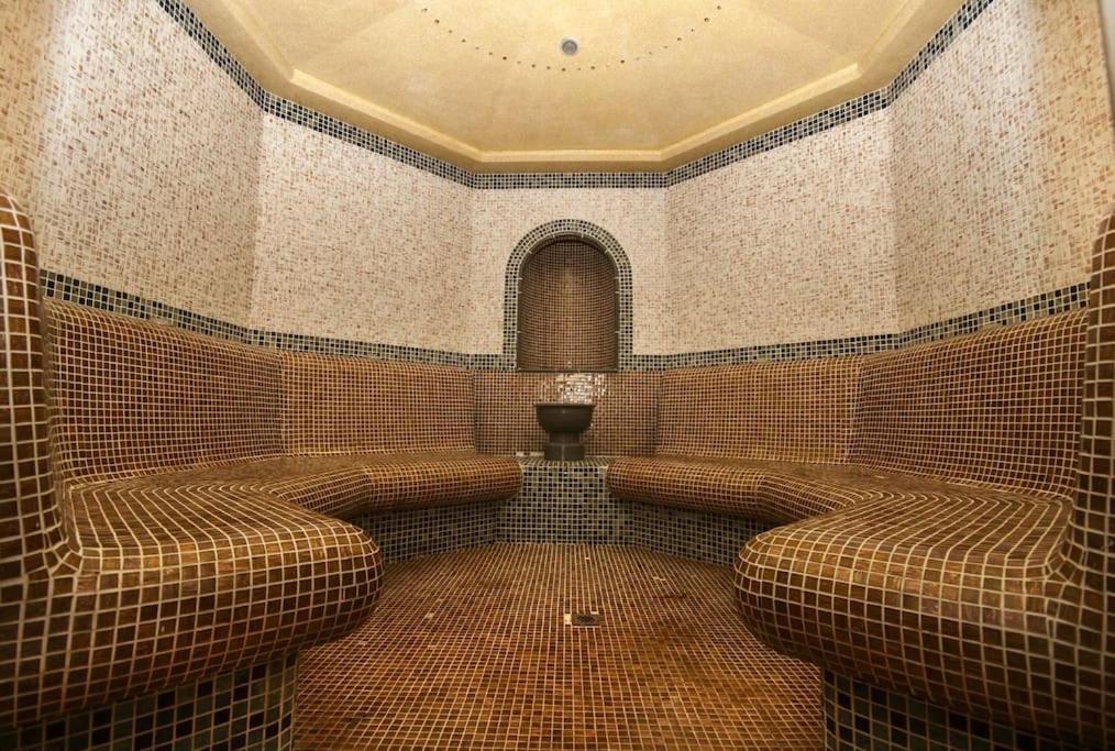 Luxury Penthouse With A Lavish Spa And 2 En-Suite Bedrooms Bansko Dış mekan fotoğraf